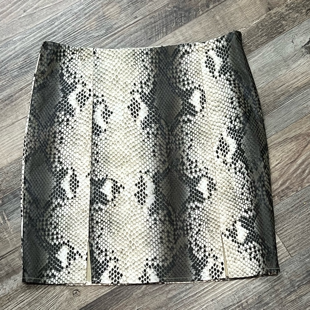 Salty Snake Skin Faux Leather Skirt (NWT) / Size: Small / Color: Green